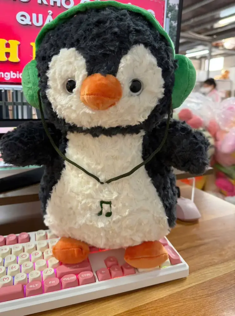 CHIM CÁNH CỤT ĐEO TAI NGHE